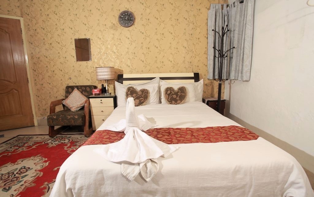 Bathroom in Babylon 2 bedroom studio apartment