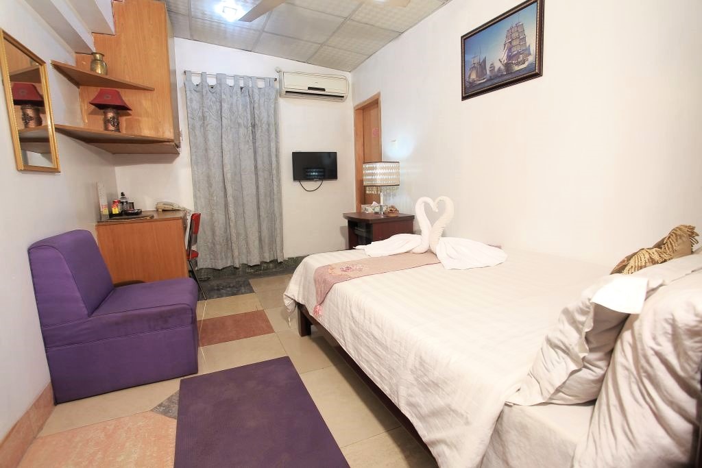 Dining area in 3 bedroom apartment Babylon Hotel