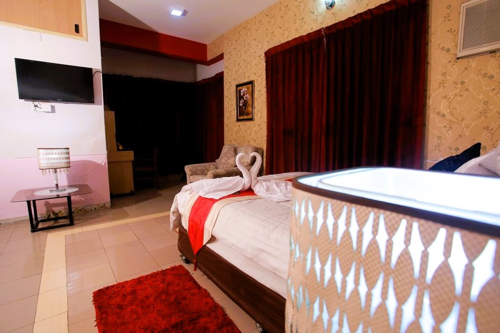 Room amenities in Superior Twin Babylon Hotel